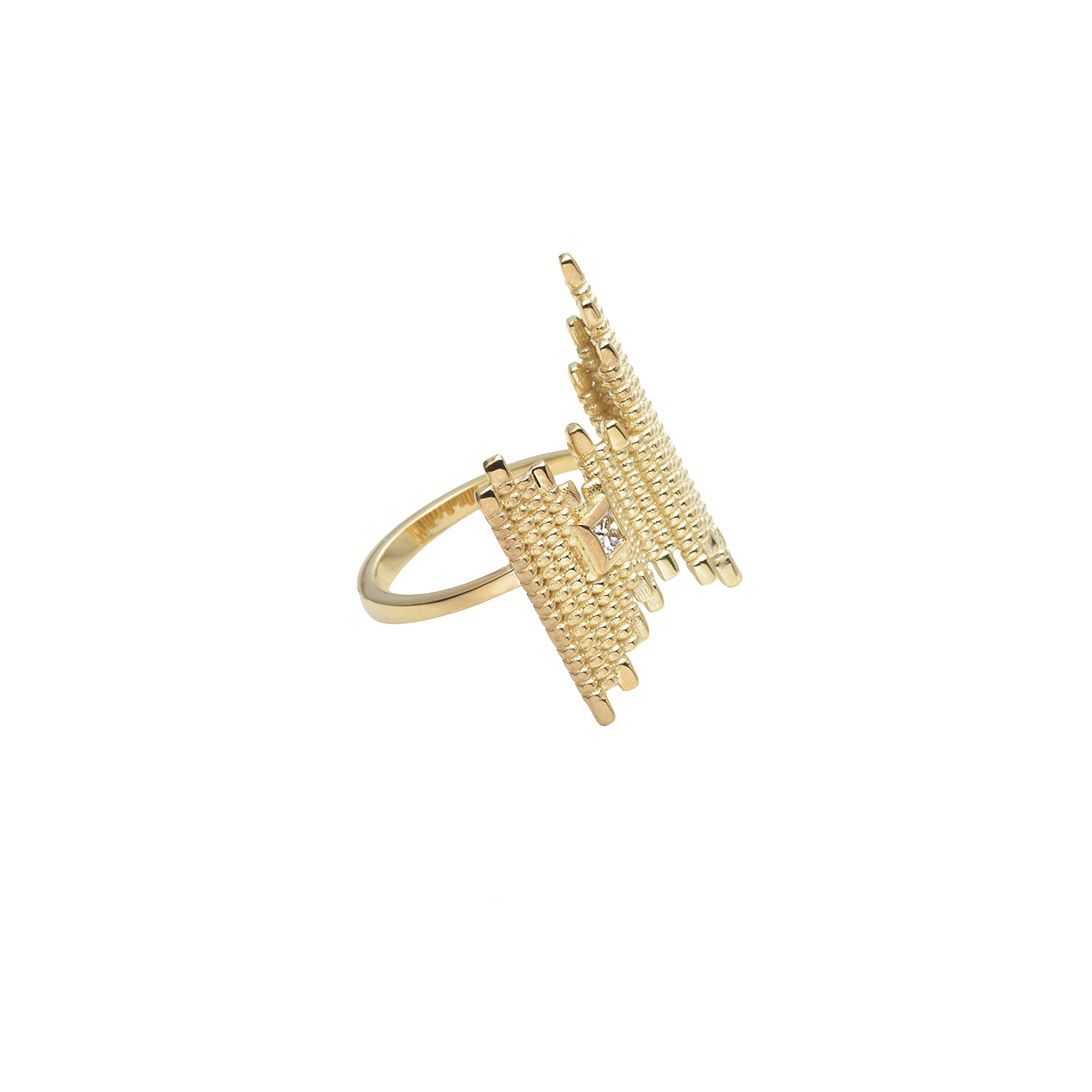 the crest diamond ring - detail